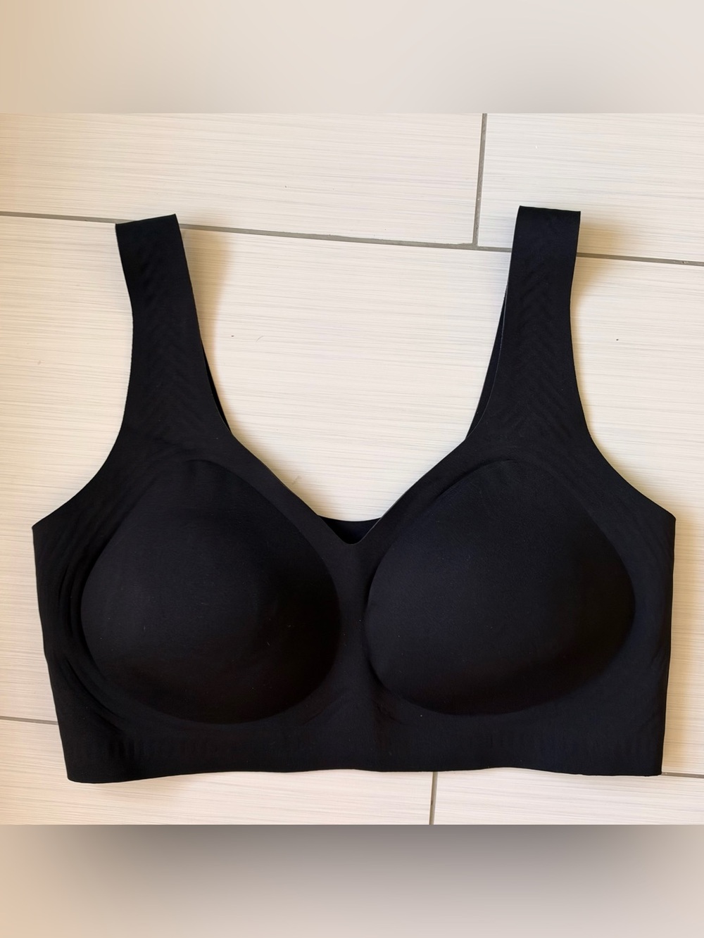 SHECURVE Black Seamless Wireless Full Coverage Bra Size Large – New